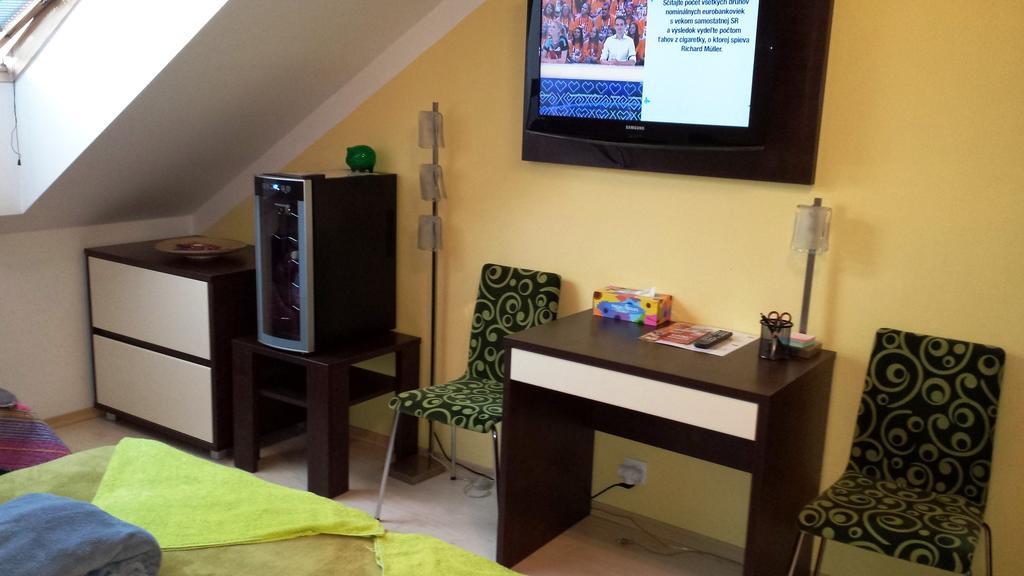 Free Apartman Bešeňová Habitación foto